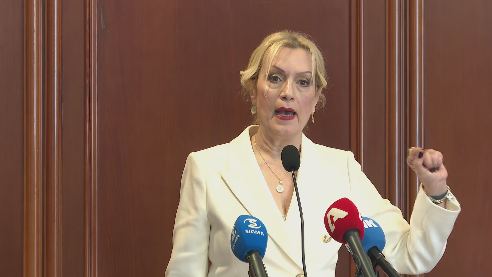 Charalambidou on the “Pothen Esches” blunder: Personal data of spouses and minors exposed; an apology is not enough