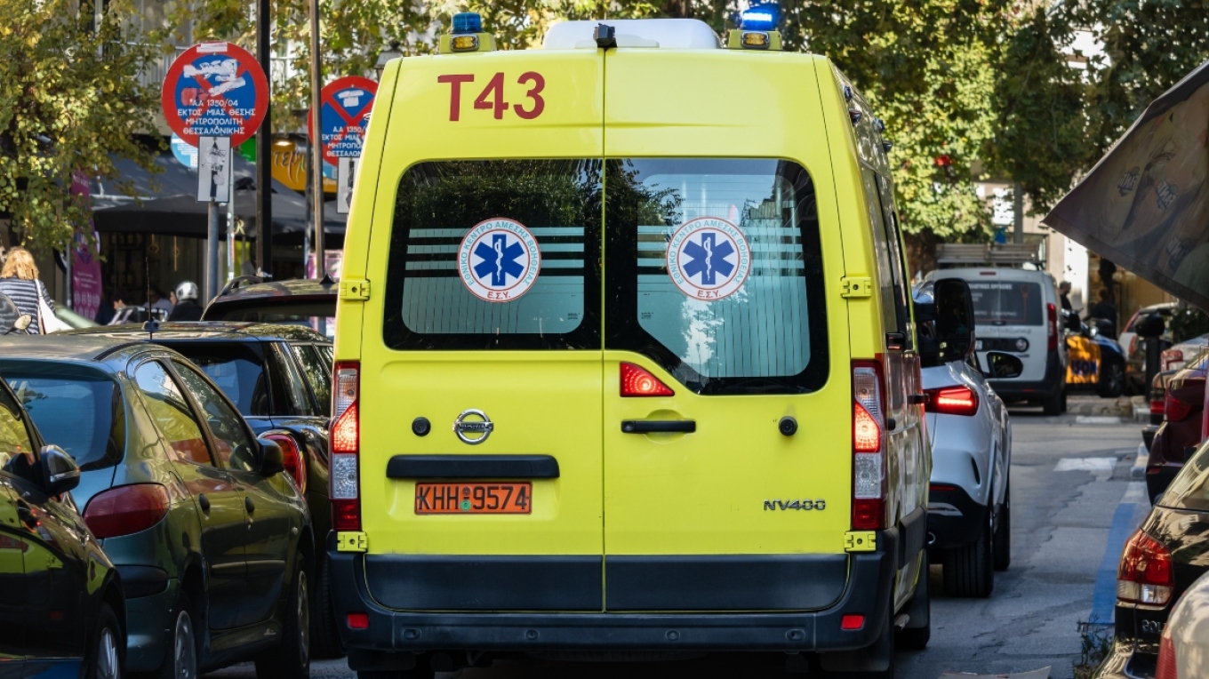 Thriller surrounding the death of a 51-year-old woman undergoing dialysis in Chalkidiki; she showed signs of having been beaten