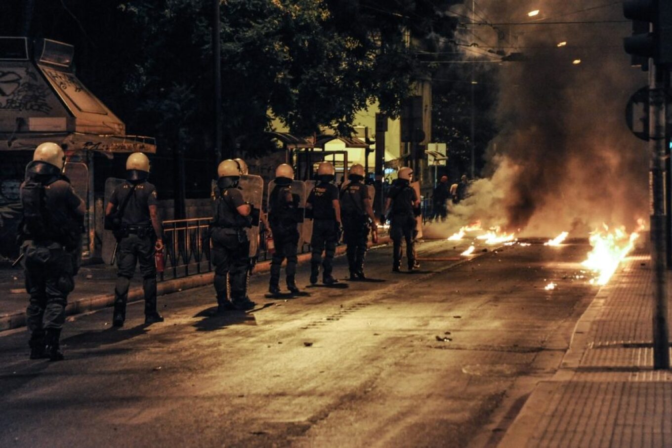 Tension and clashes in the early morning hours in Exarchia; two arrests