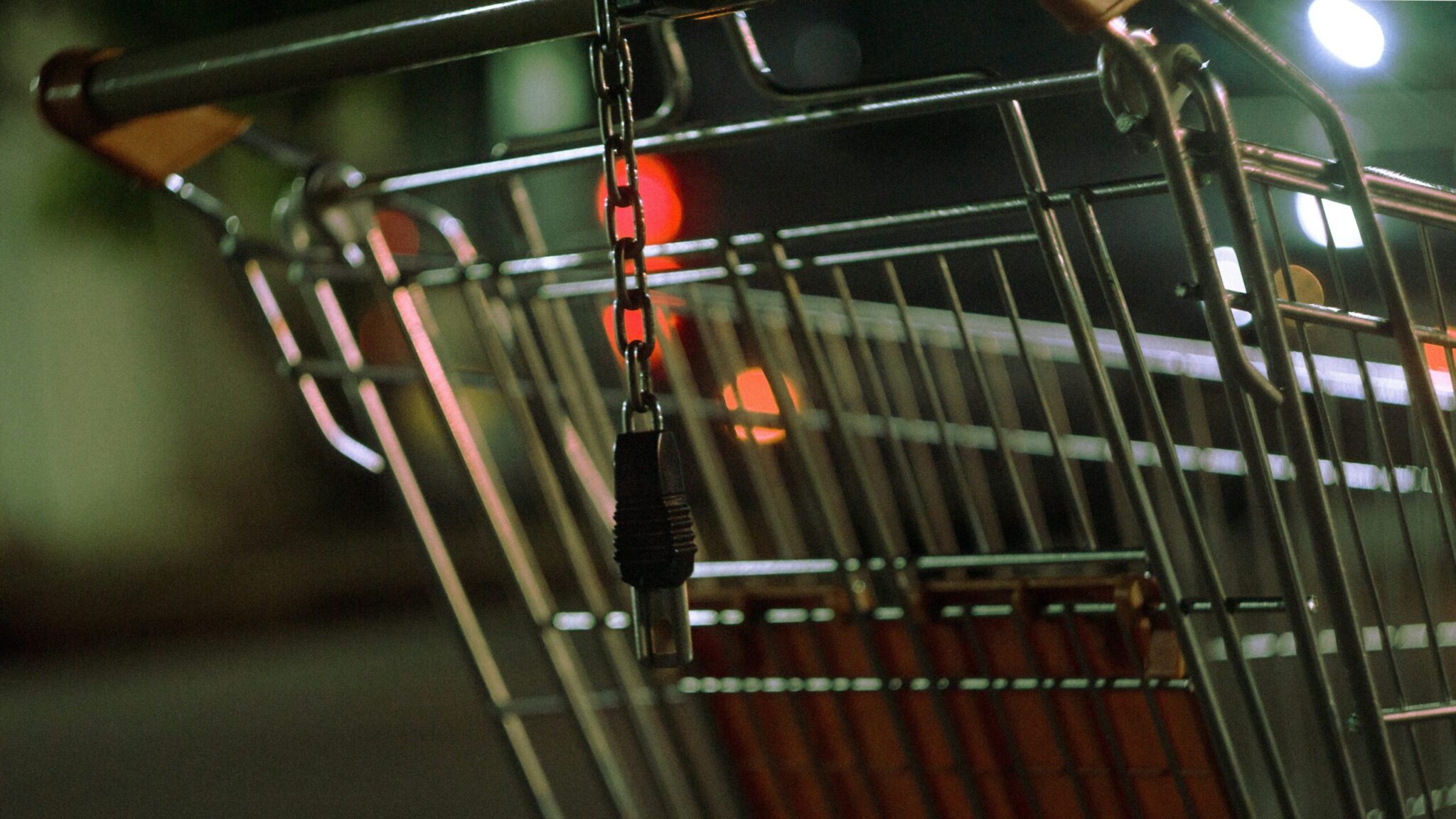 “We can’t make ends meet on our salaries”: Citizens are struggling due to high prices and another price shock is on the way
