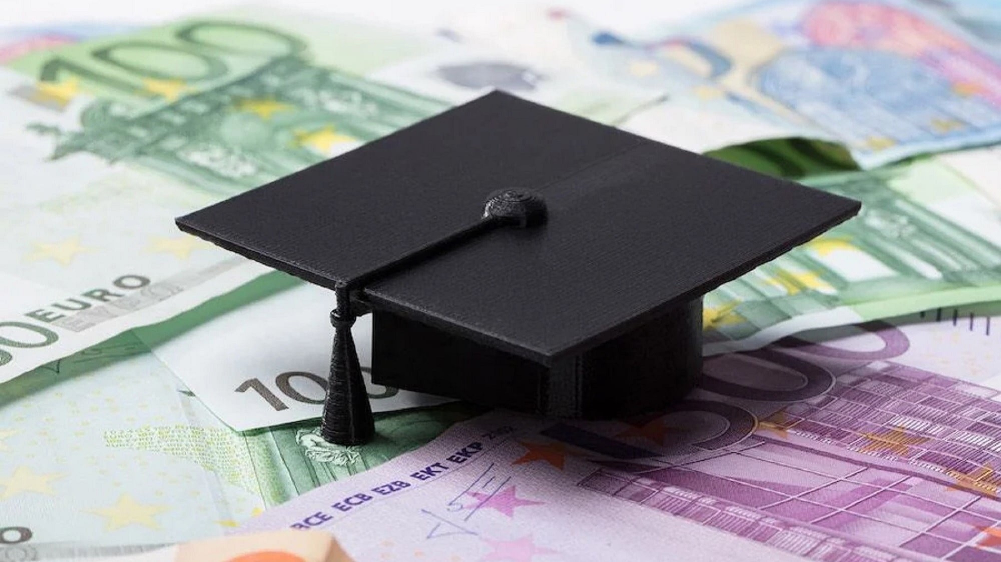 Cabinet: The three changes it approved regarding student grants