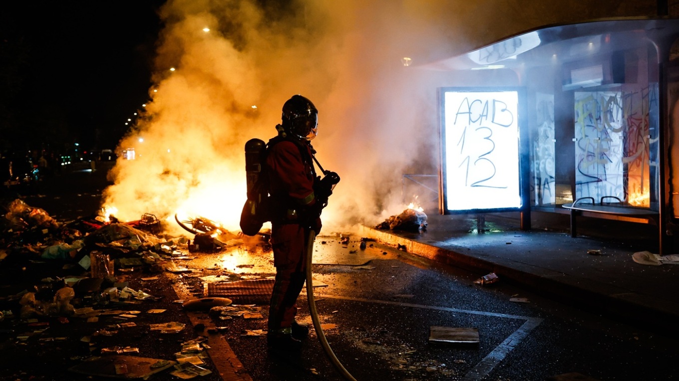 Macron is introducing a bill that would require protesters to pay for the damage they cause