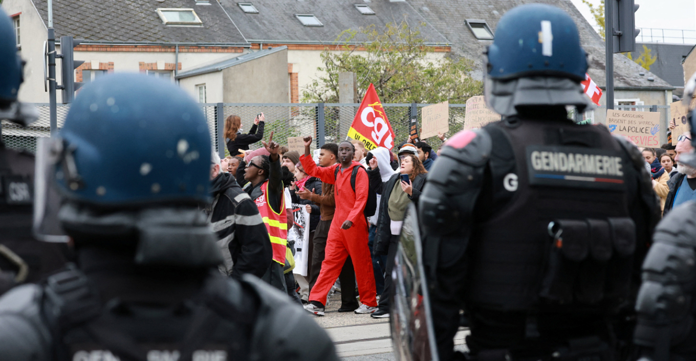 France in the grip of protests: Clashes and tear gas in Lyon; march underway in Paris (VIDEO)