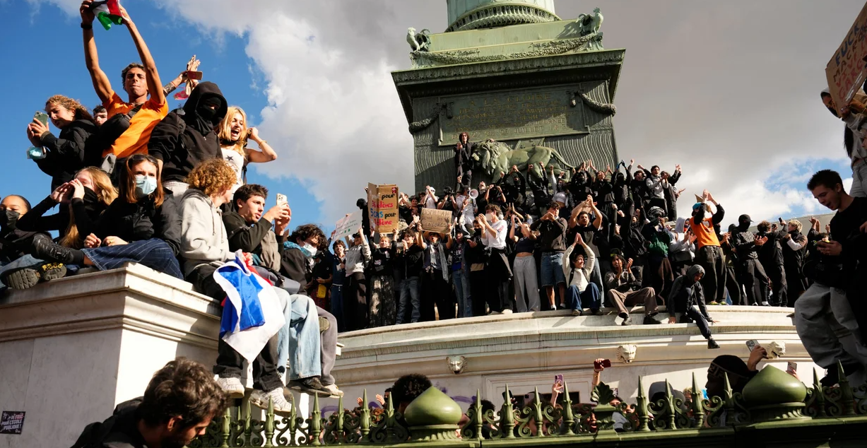 Chaos in France for the 10th day; student protests continue