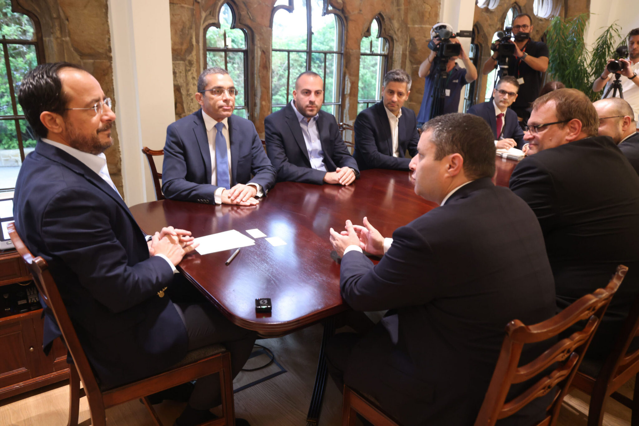 AKEL is furious over the cooperation between political parties and Israel; “We will not apologize for seeking a stronger Cyprus,” DISY responds