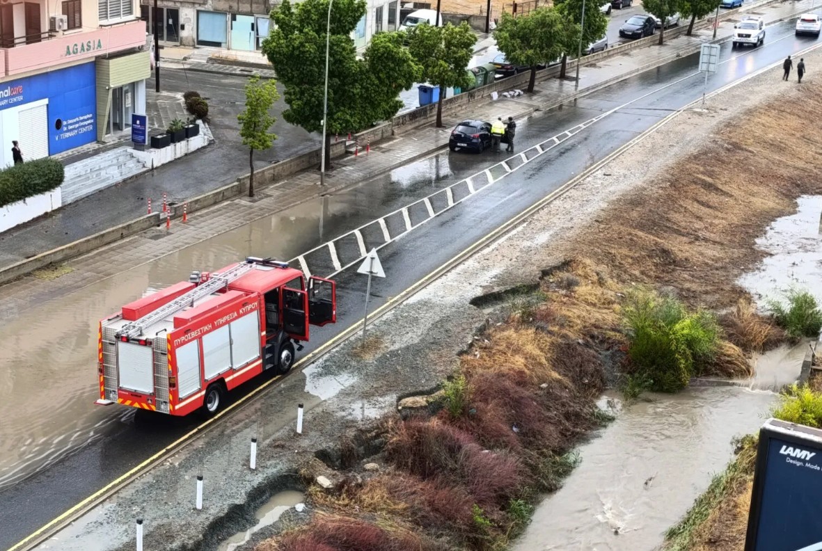 “Headache” due to bad weather: Drivers were stranded, basements were flooded, and trees fell