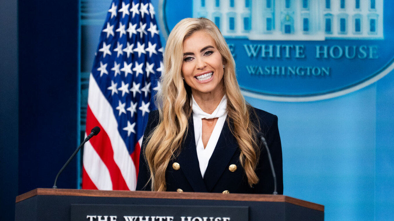 “Unlicensed lawyer”: Questions about trump’s new press secretary, complaint filed with the bar association