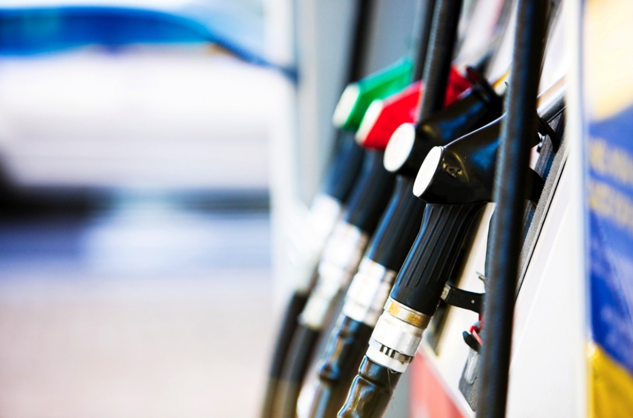 People are lining up at gas stations with 20 euros