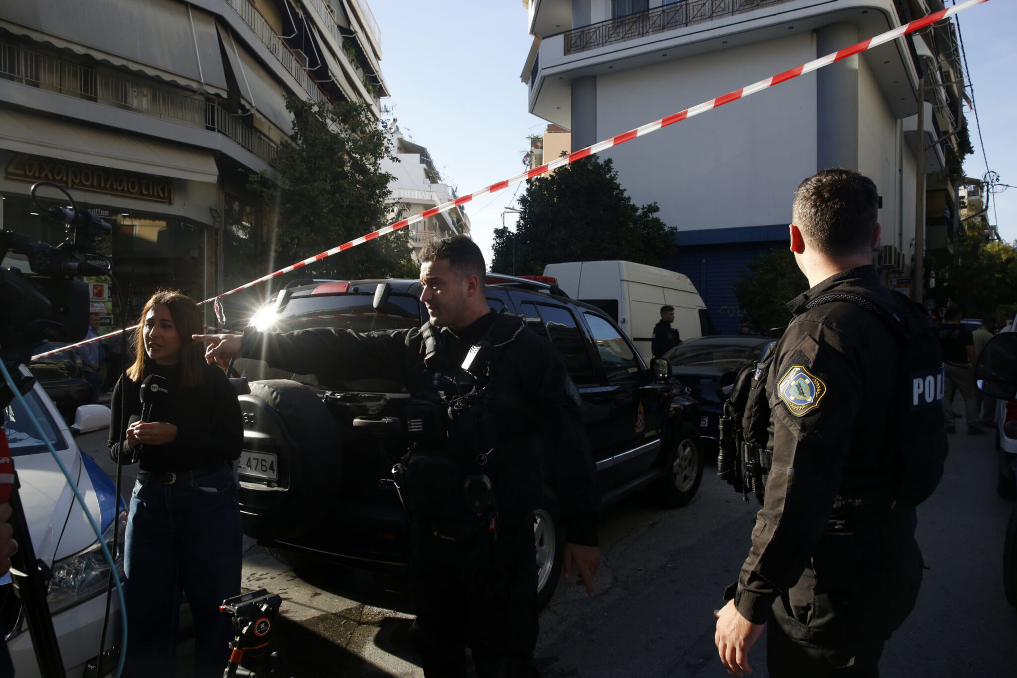 “They went to open a package”: Images from the explosion in kolonos; police officers among the injured
