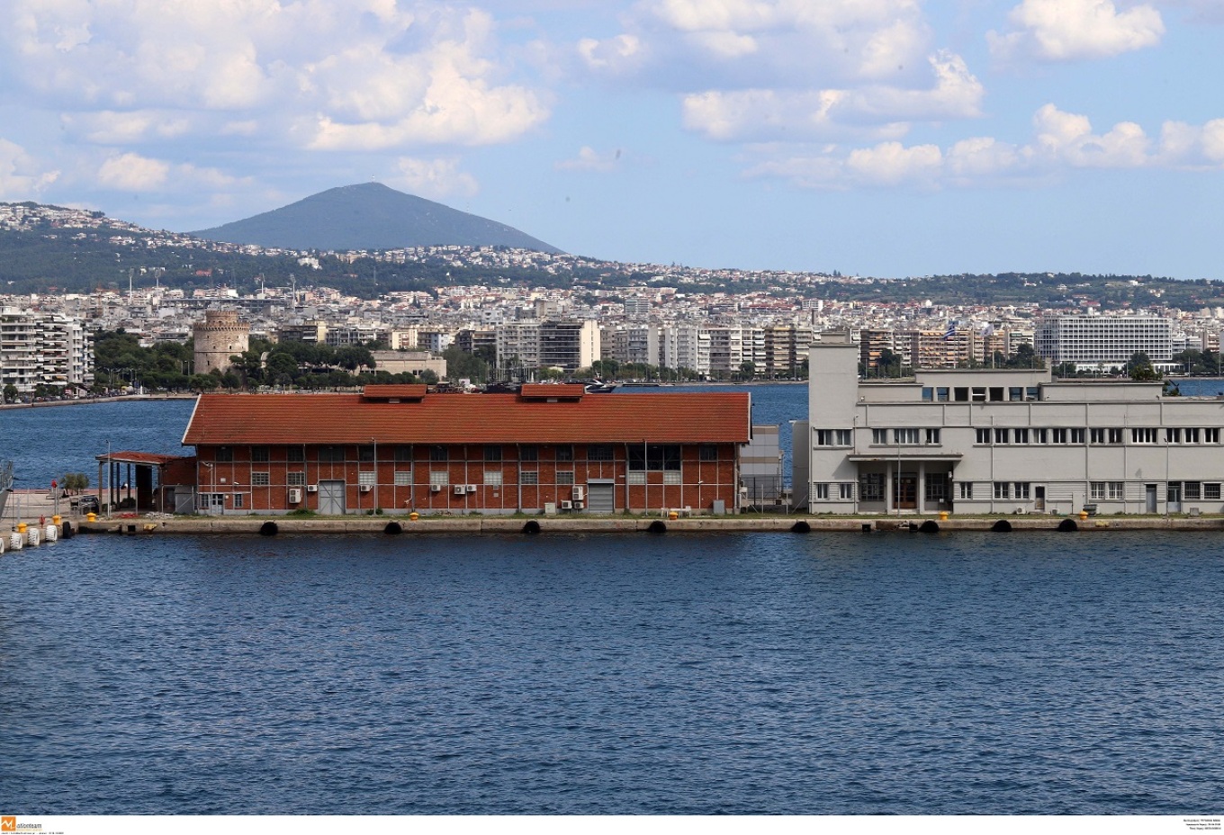 Worker crushed by a shipping container at the port of Thessaloniki