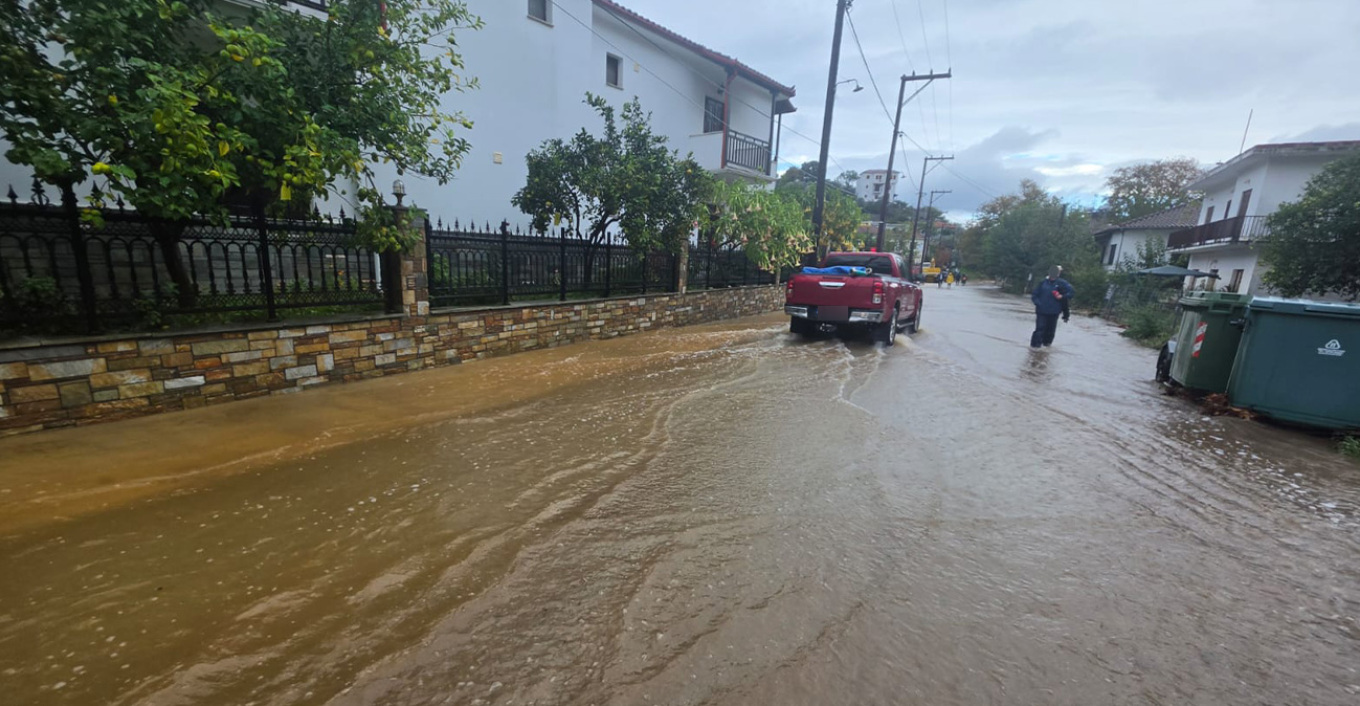 Caught in a storm: Roads and rivers cut off in Skiathos and southern Pelion