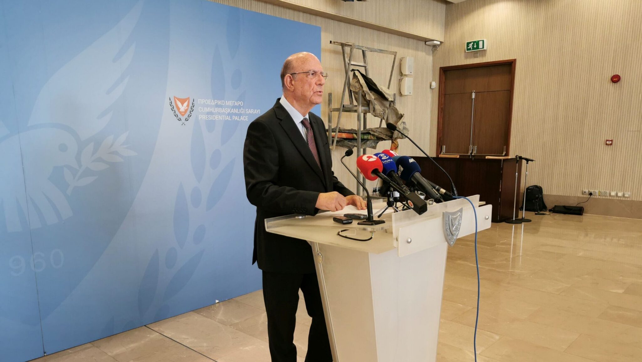 Makis in Parliament: Presents the new state budget before the Finance Committee