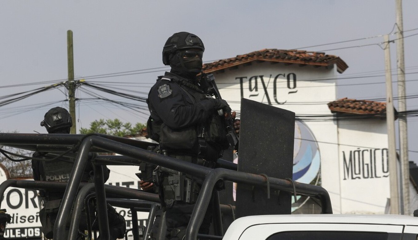 A bloody clash at a prison in Mexico leaves ten dead, including a minor visitor