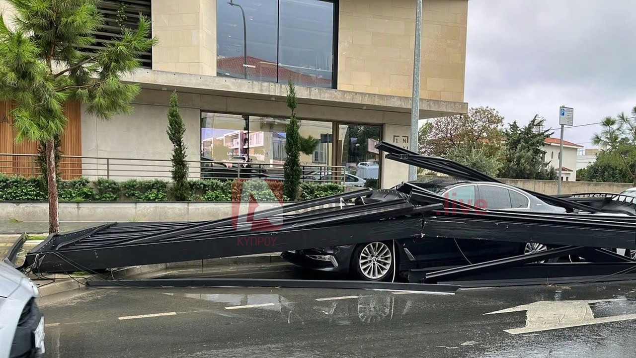 Near-tragedy in Paphos: A metal canopy collapsed and crushed two vehicles