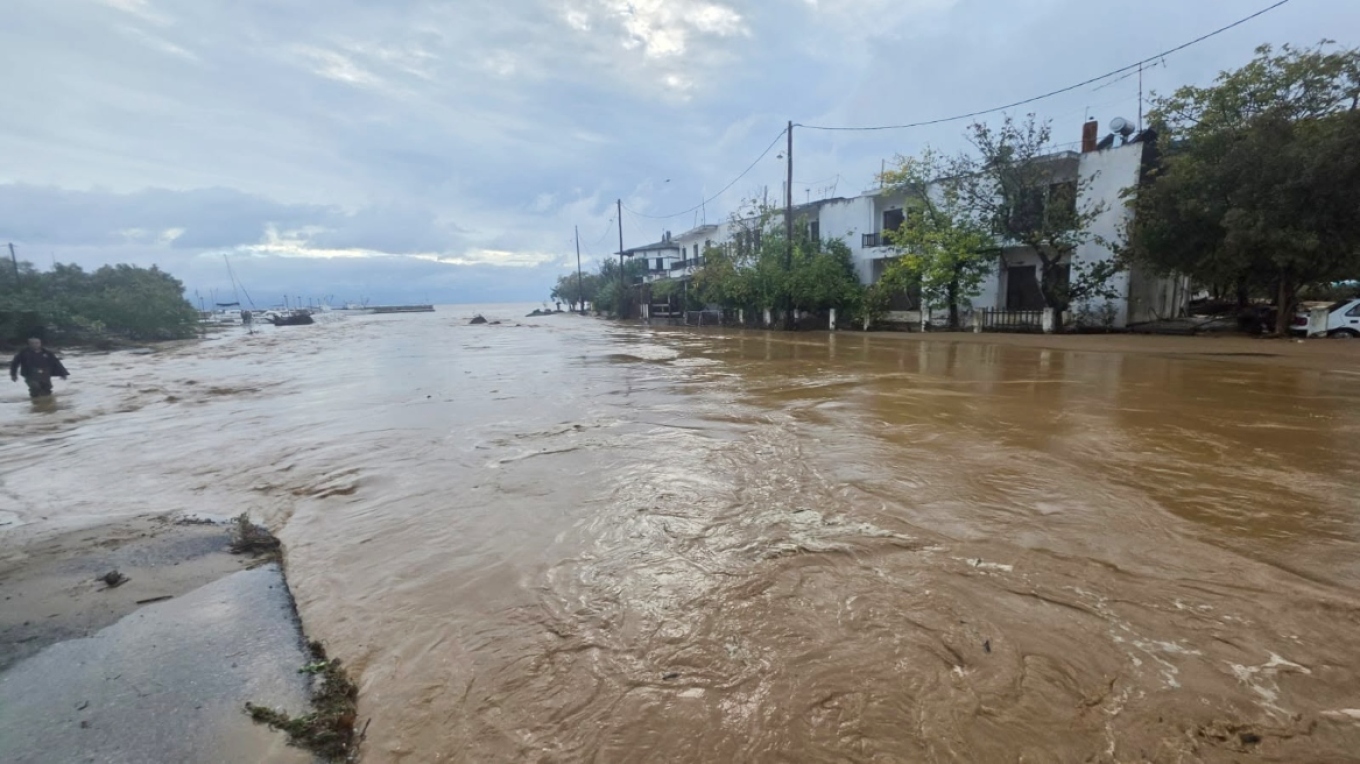 The day after the natural disaster in Pelion and Skiathos: Roads turned into rivers, flooded properties, and massive damage