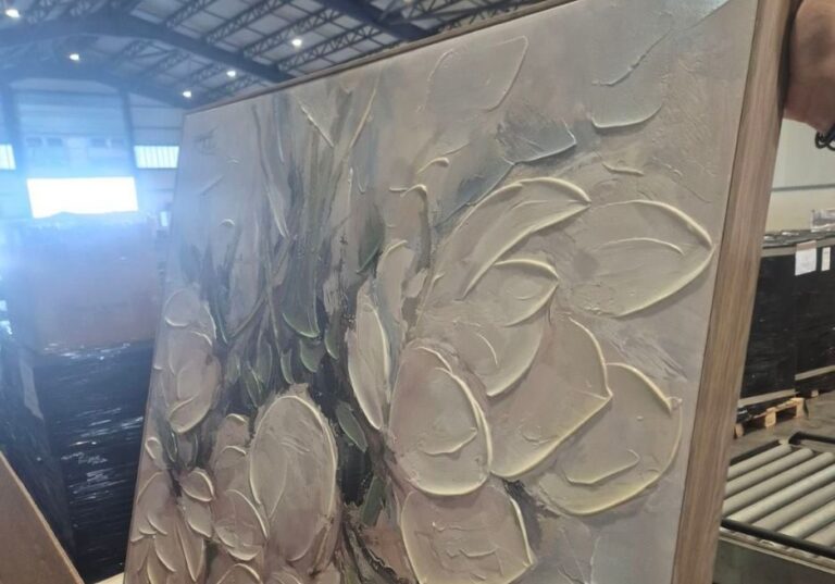 PHOTO: 6kg of cannabis hidden in a painting that arrived at Larnaca Airport; two arrests