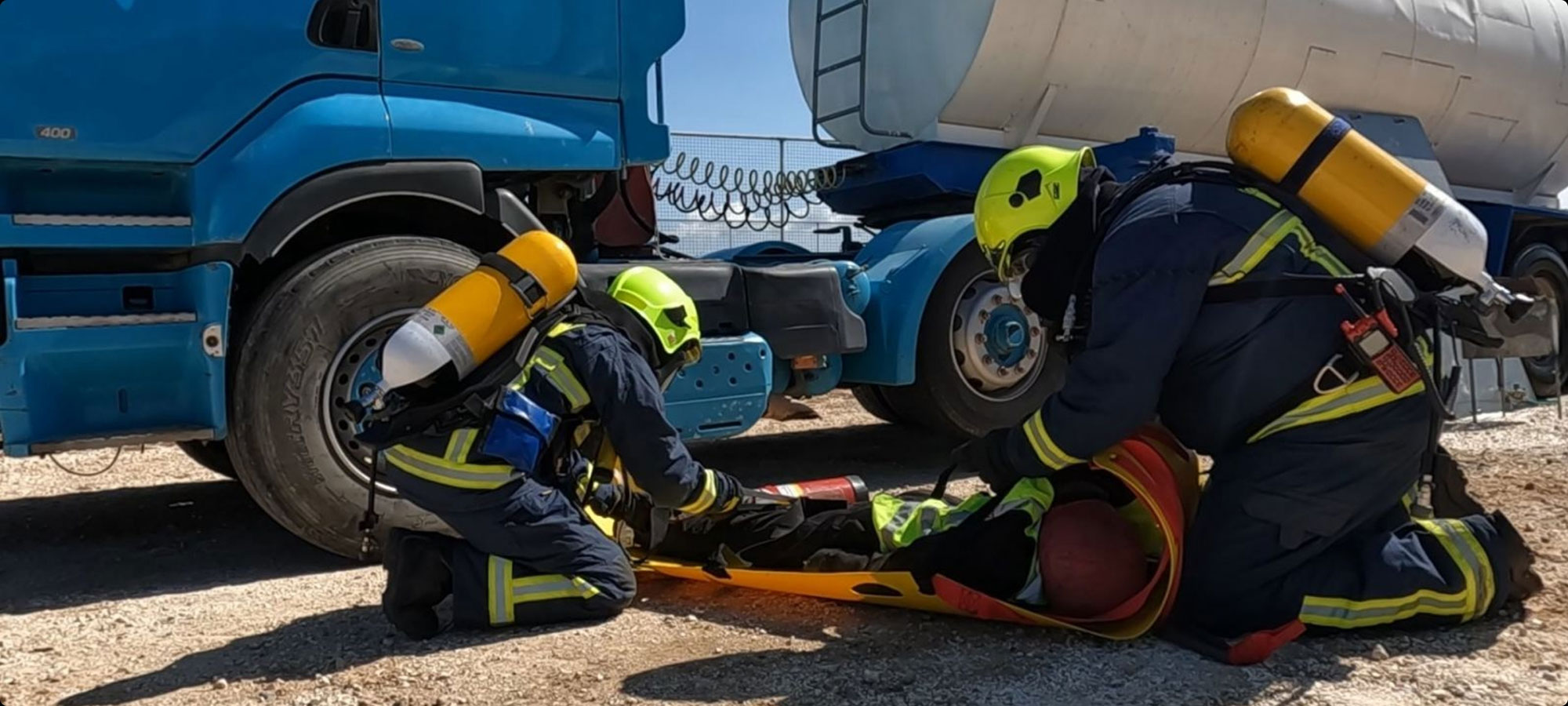 A vehicle caught fire on the Sotira–Ayia Napa road: The driver managed to escape unharmed, without sustaining any injuries