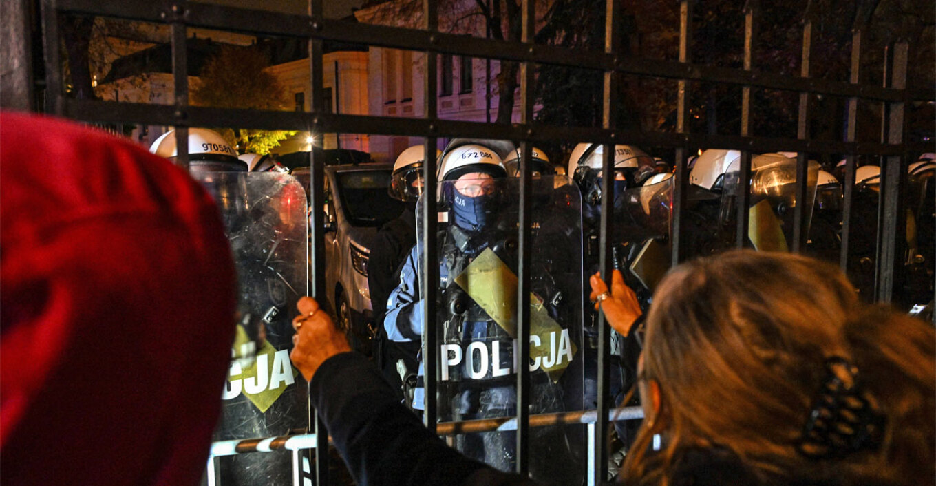 Crisis in Poland: Police and allegations of a “coup” at the Constitutional Court
