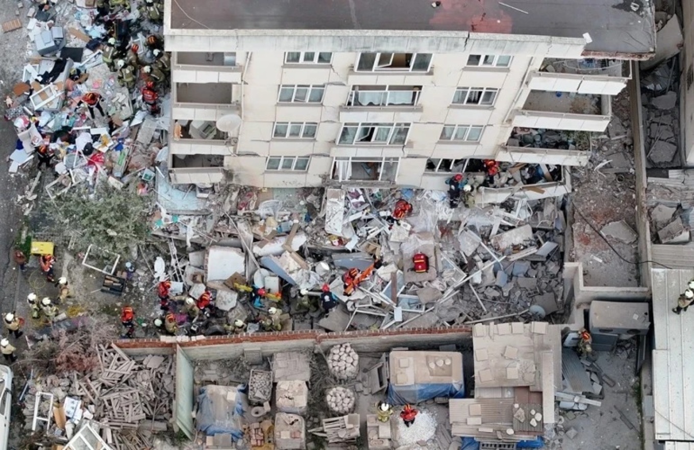 Death toll from the collapse of an apartment building in Istanbul rises to five