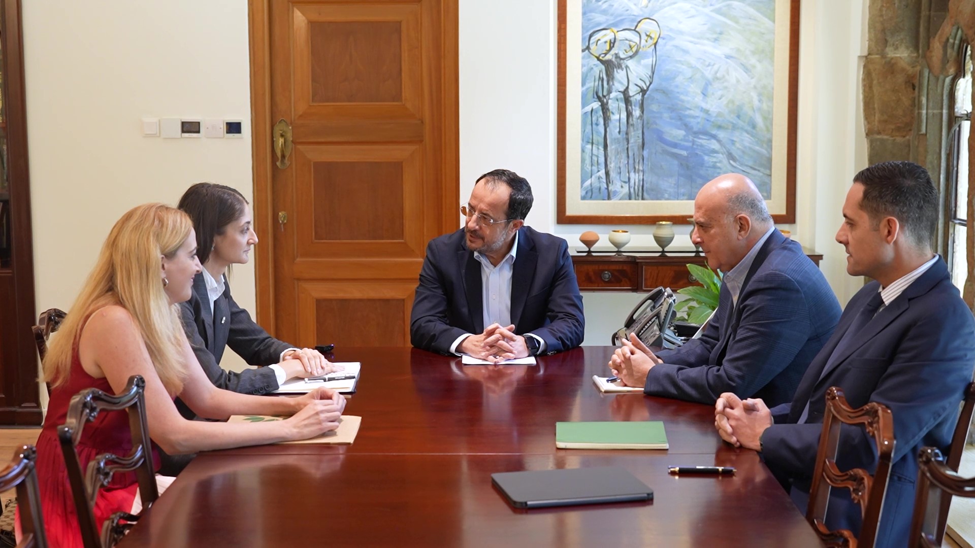 “It’s too early to talk about the presidency”: DIPA and EDEK are focusing on their own affairs and assessing their relations with the government