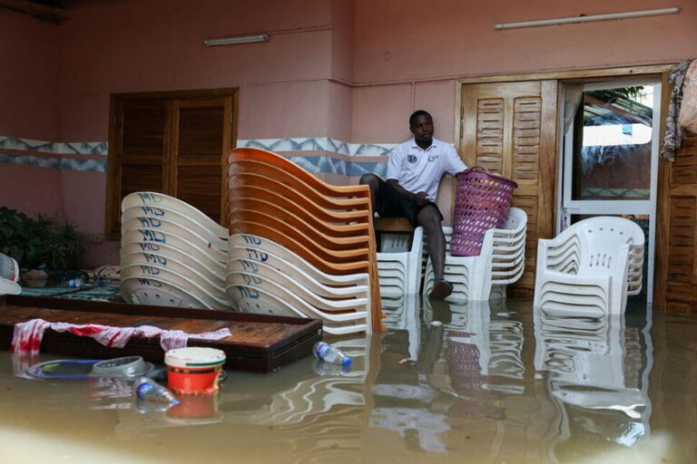 Deaths and destruction from major floods in Senegal