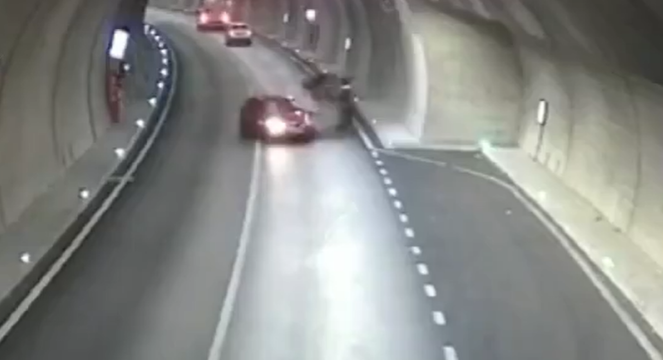 Shocking accident in Turkey: Car veered into oncoming traffic and killed a 52-year-old man