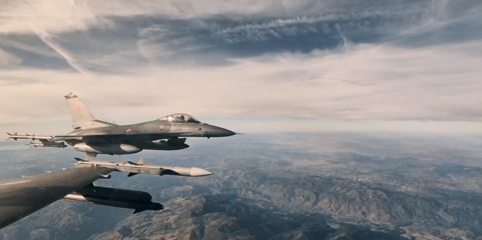 VIDEO: Training flight by Turkish fighter jets south of Cyprus