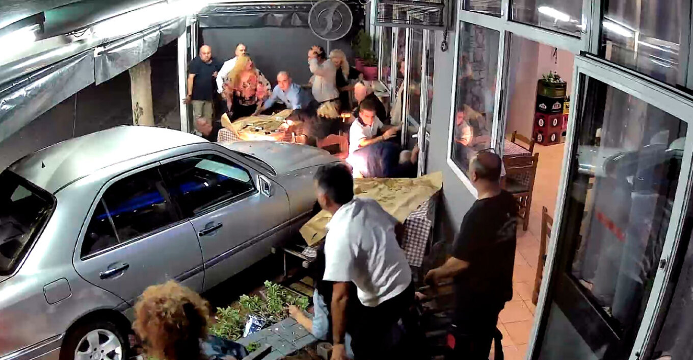 VIDEO: The moment a drunk driver crashes his car into a tavern full of customers in Thessaloniki