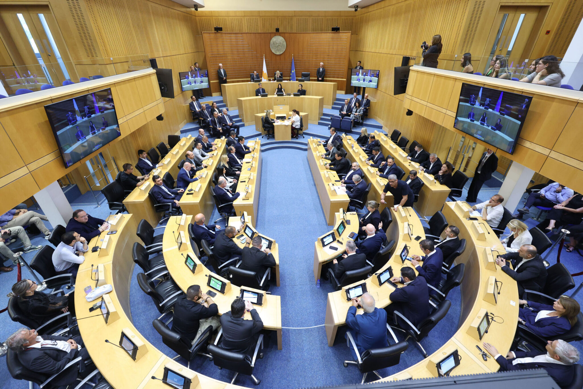 Which member of parliament describes himself as “poor but honest” and explains why he has bank deposits totaling just… €10!