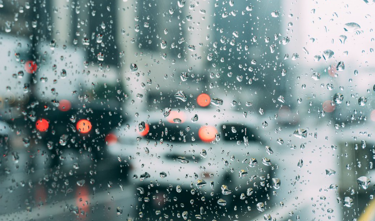 Attention drivers: Heavy rain on the Nicosia–Larnaca highway, limited visibility