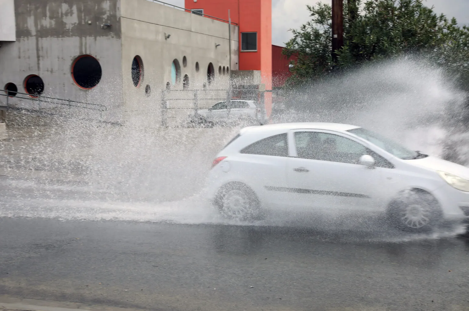 Bad weather on the horizon: Rain, thunderstorms, and hail are coming