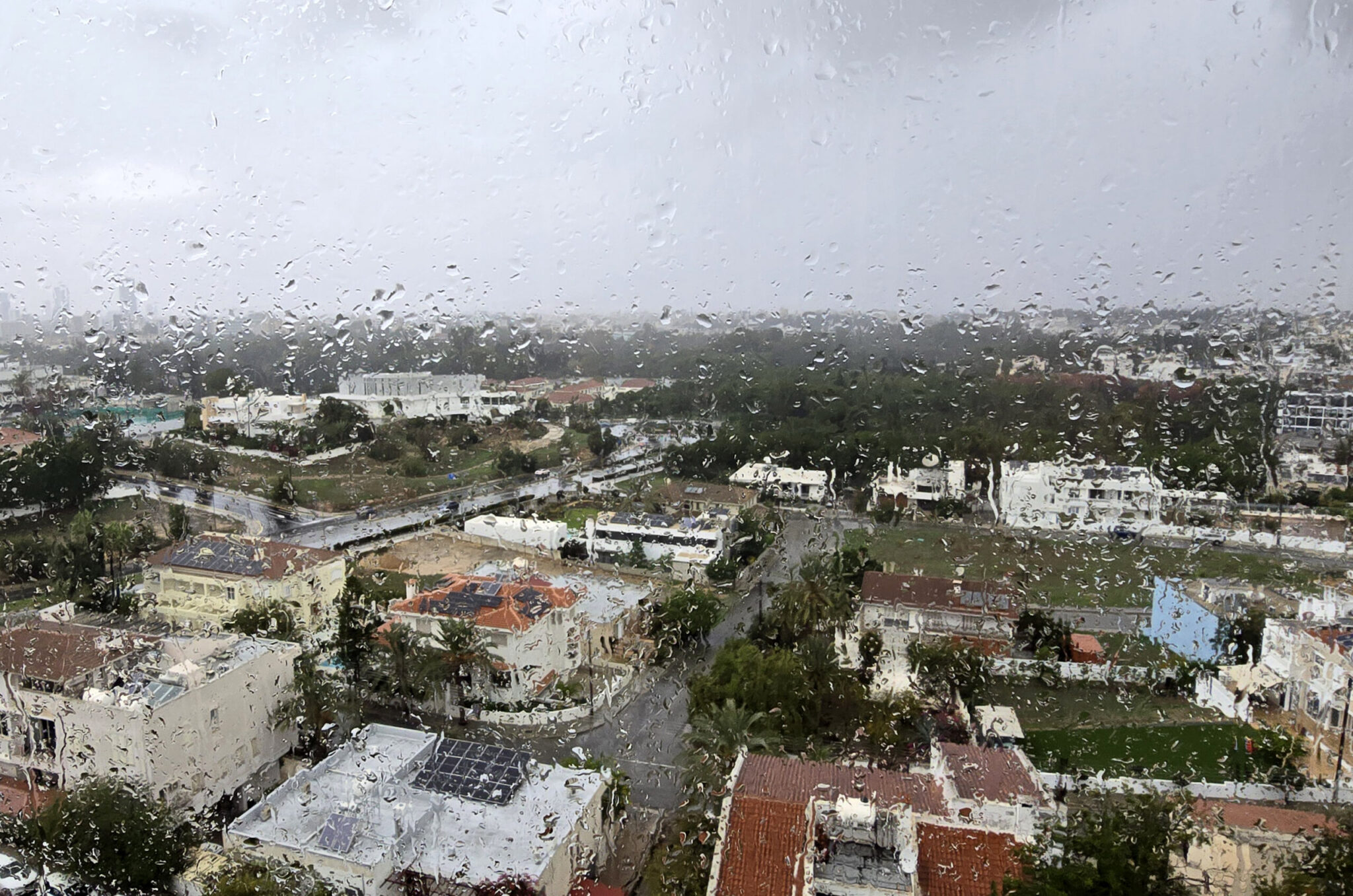 Here’s how the bad weather will “hit” Cyprus: Rain, heavy thunderstorms, and hail will affect the parades