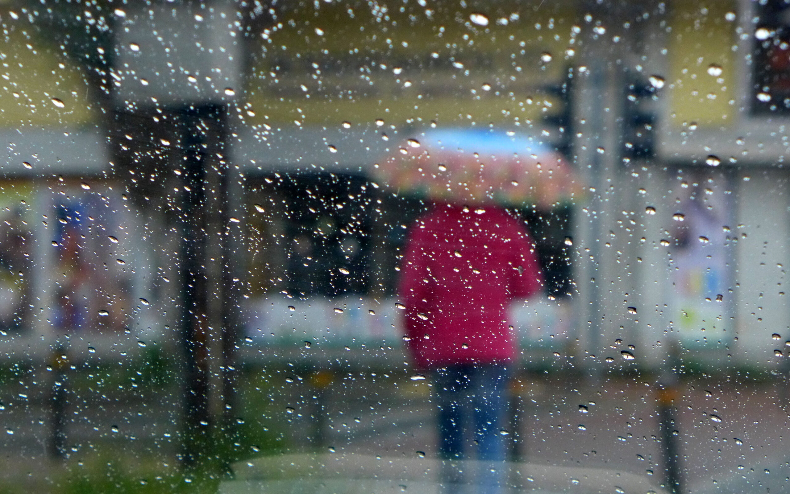 The dust won’t go away—when will the rain and thunderstorms return?
