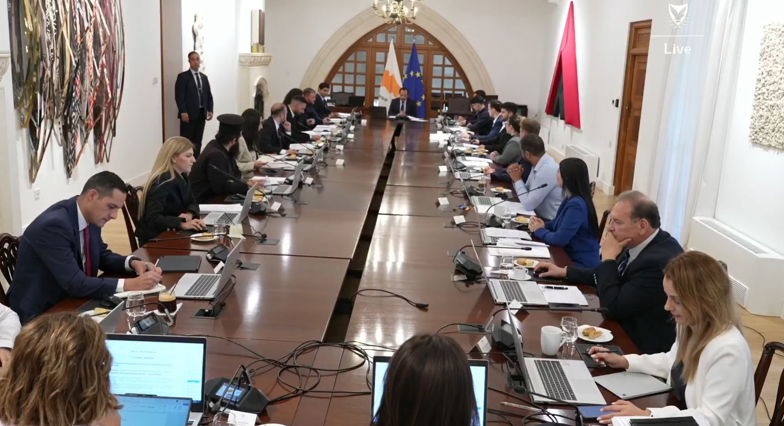 “Think outside the box”: Christodoulides’ advice to cabinet members, including young men and women